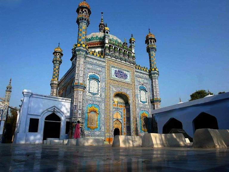 Sachal Sarmast Shrine Image 2